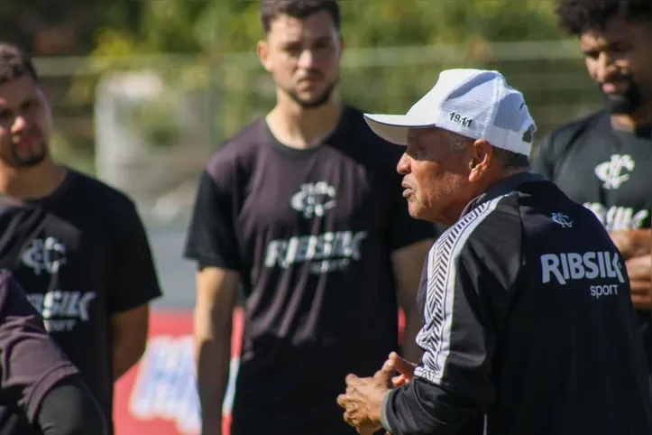 Atualmente, o experiente técnico Roberval Davino está no Comercial de Ribeirão Preto-SP, em sua terceira passagem pelo clube