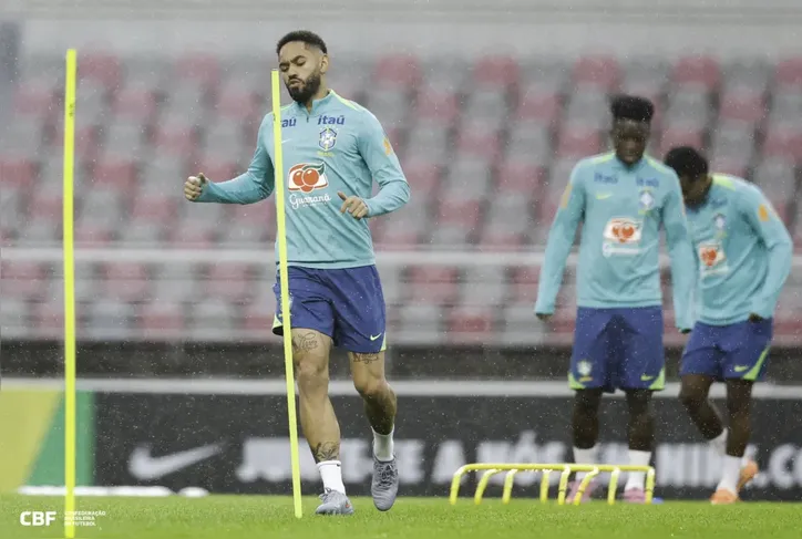 Seleção Brasileira durante 1º treino na Coreia, nessa segunda