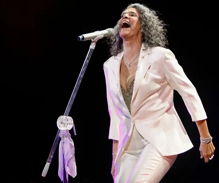 Imagem ilustrativa da imagem Simone canta o agora em show que chega a Maceió neste domingo