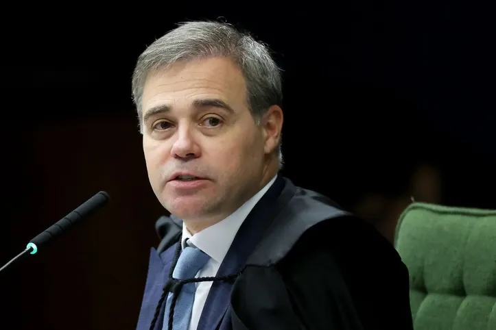 Ministro André Mendonça foi sorteado para relatar os inquéritos sobre as fraudes no INSS