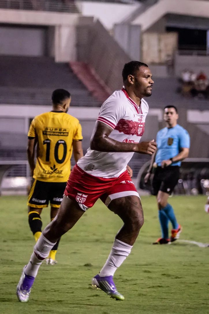 Centroavante Mikael recebeu o terceiro cartão amarelo, no jogo dessa segunda-feira, contra o Amazonas, pela Série B