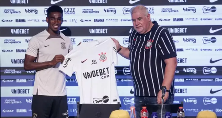 Félix Torres foi contratado pelo Timão na gestão Augusto Melo