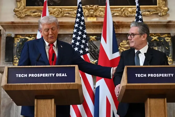 Donald Trump se reuniu ontem, em Londres, com o primeiro-ministro britânico, Keir Starmer
