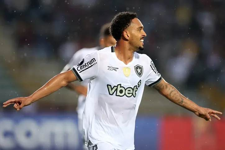 Lateral Vitinho, do Botafogo, foi chamado pelo técnico da Seleção