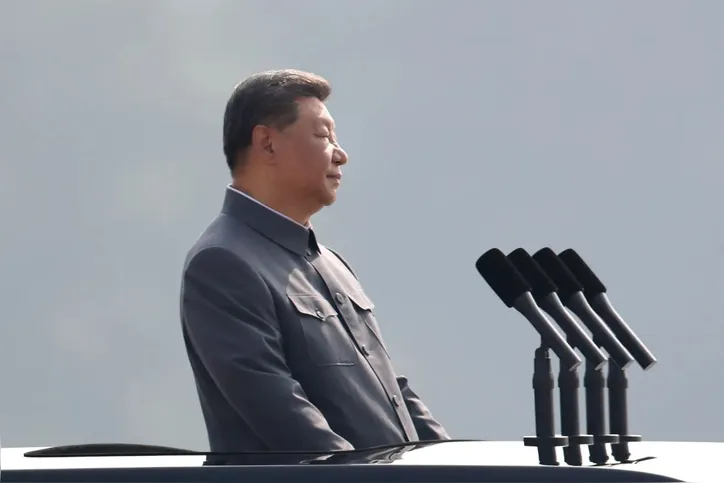 Presidente Xi Jinping participou ontem de grande desfile militar