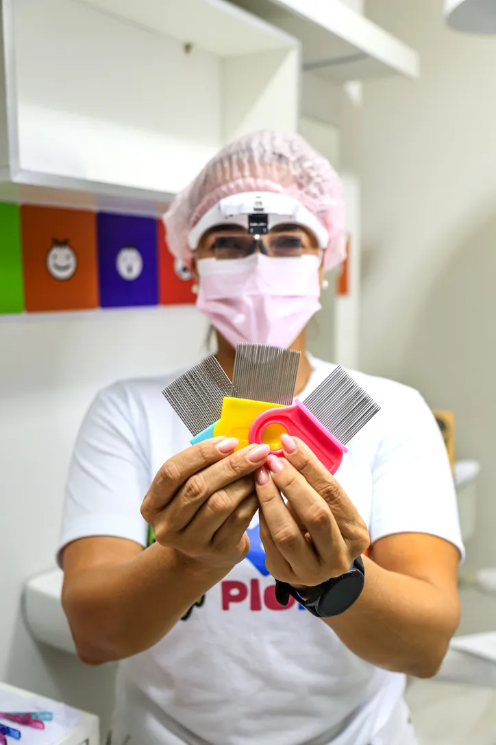 Clisiane se aprofundou sobre o assunto e criou a Xoo Piolhos