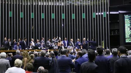 Câmara impõe derrota ao Planalto e rejeita MP alternativa ao aumento do IOF - Imagem