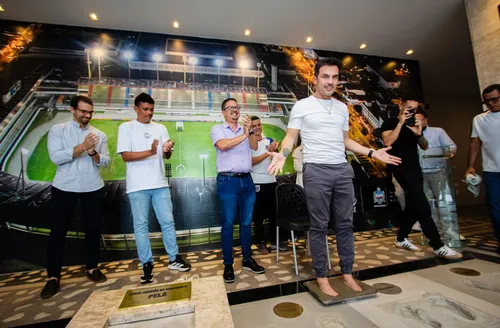 Falcão entra para o Hall da Fama do Rei Pelé