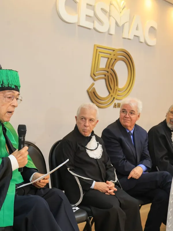 Milton Hênio recebe título de Doutor Honoris Causa do Cesmac