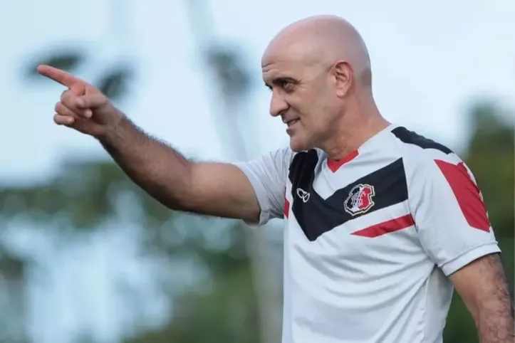 Itamar Schülle chega com a missão resgatar a confiança do torcedor azulino após queda à Série D