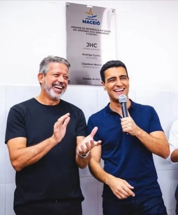 Arthur Lira e JHC estiveram juntos ontem na entrega da revitalização da Praça da Maravilha