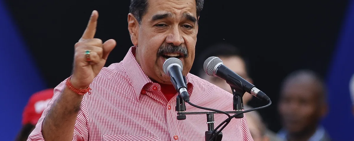 Maduro ordena escolta naval a petroleiros após bloqueio