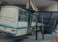 Ônibus invade galeria e deixa um morto e dois feridos em Maragogi