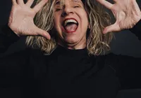 Denise Stoklos apresenta leitura de ‘Um Fax para Colombo’ em Maceió imagem