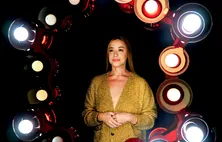 Operária da arte, senhora da ribalta: Ivana Iza celebra 30 anos de carreira