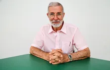 Rosalvo Acioli lança livro bilíngue e revisita 41 anos de poesia, memória e rigor