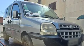 Crianças são deixadas trancadas em carro escolar irregular