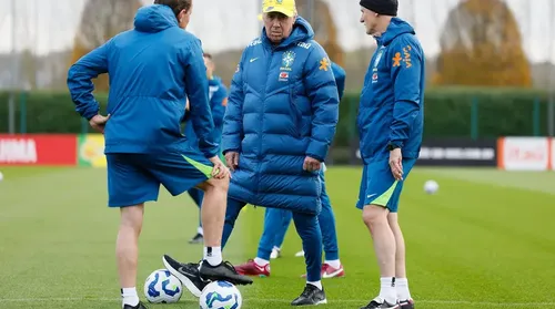 Ancelotti faz testes no meio-campo e no ataque da Seleção - Imagem