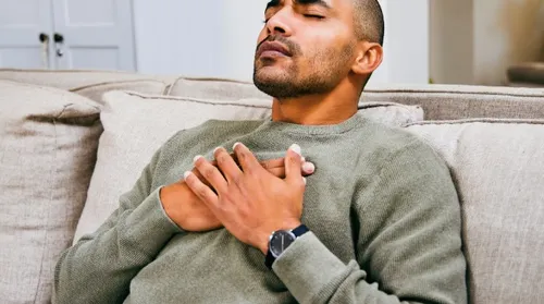 Como sentir ansiedade impacta a saúde do coração? Descubra - Imagem