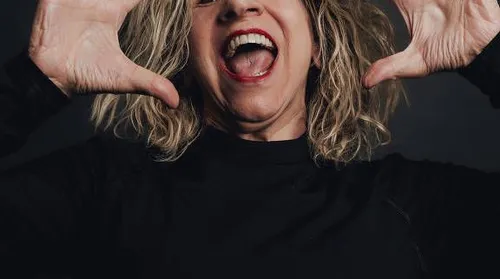 Denise Stoklos apresenta leitura de ‘Um Fax para Colombo’ em Maceió - Imagem