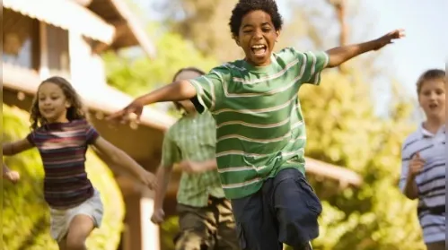 Dor de crescimento atinge até 37% das crianças. Entenda o incômodo - Imagem