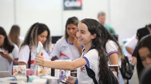 Escritores falam da experiência de lançar livros na Bienal de Alagoas - Imagem