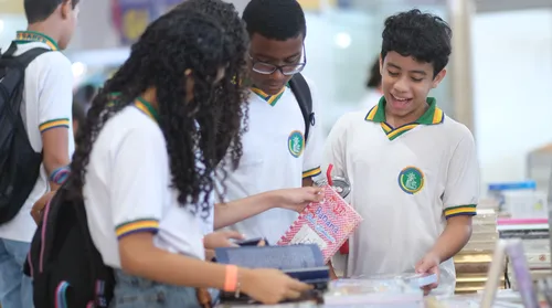 Fim de semana tem escritor e roteirista Raphael Montes na Bienal do Livro - Imagem