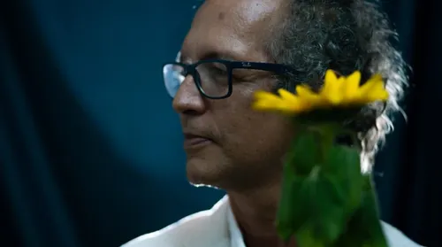 Junior Almeida lança 'A roda do tempo' e reforça encanto pelas palavras - Imagem