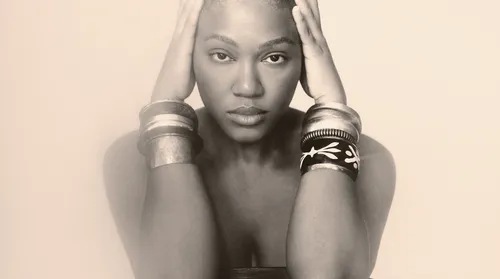 O mergulho e o incêndio de Luedji Luna no Festival Carambola 2025 - Imagem