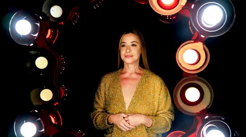 Operária da arte, senhora da ribalta: Ivana Iza celebra 30 anos de carreira - Imagem