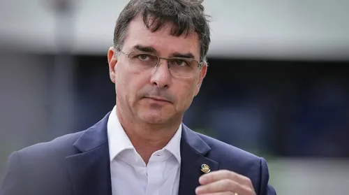Por decisão de Bolsonaro, Flávio assume pré-candidatura à Presidência - Imagem