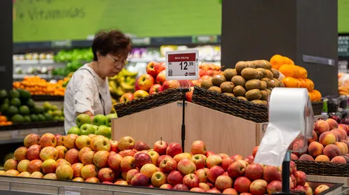 Prévia da inflação acelera em novembro e índice acumulado de 12 meses encosta na meta - Imagem