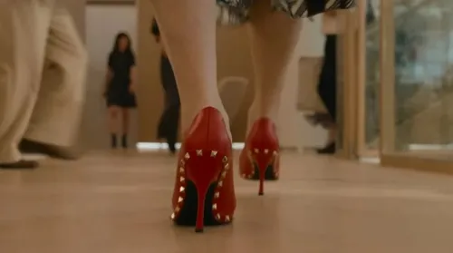 Valentino Rockstud volta aos holofotes com O Diabo Veste Prada 2 - Imagem