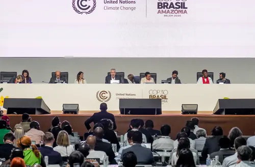 COP30 termina com avanços em adaptação e impasse sobre fósseis