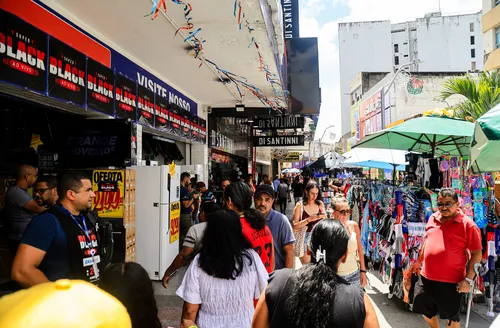 Centro e shoppings funcionam em horário especial em dezembro