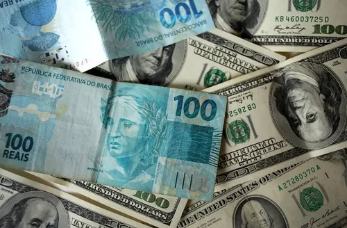 Dólar sobe e se aproxima de R$ 5,40 com aversão ao risco no exterior
