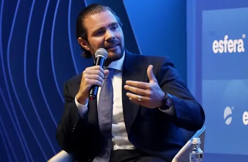 Dono do Banco Master criou conexões com a esquerda e a direita