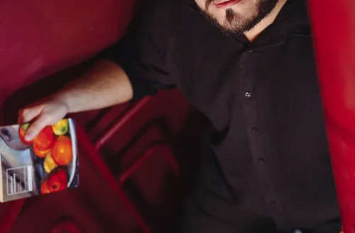 Espelho fragmentado de verdades incômodas, o novo livro de Maylson Honorato