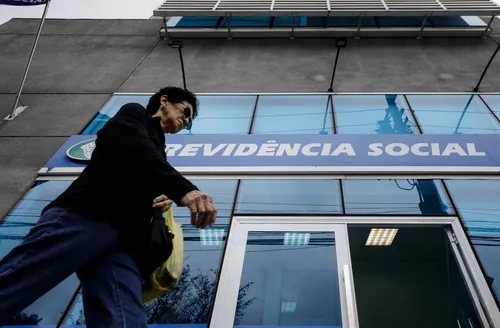 INSS suspende crédito consignado de quatro bancos