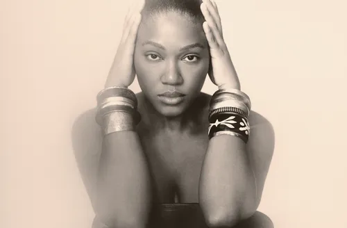 O mergulho e o incêndio de Luedji Luna no Festival Carambola 2025