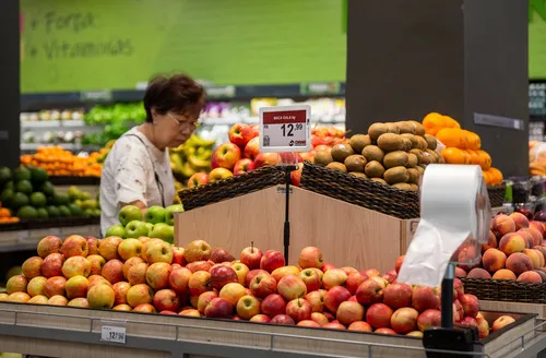 Prévia da inflação acelera em novembro e índice acumulado de 12 meses encosta na meta