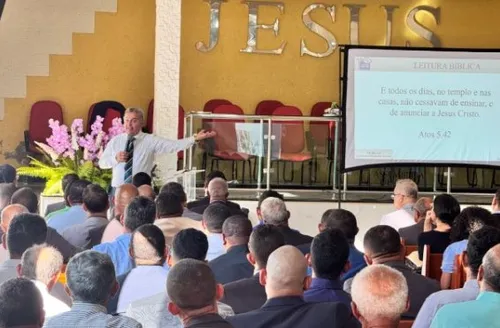 Projeto leva estudos bíblicos aos lares de AL