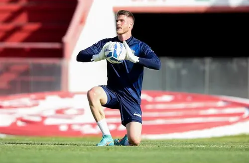 Seis reforços assinam pré-contrato com o CSA