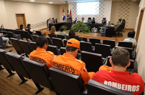 TAC para o Réveillon: ambulantes têm prazo e festas privadas serão fiscalizadas