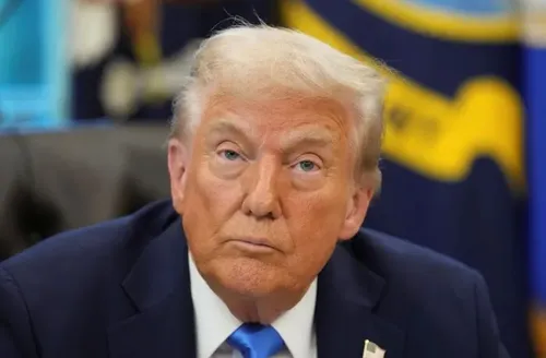 Trump recua e passa a apoiar divulgação de arquivos de Epstein