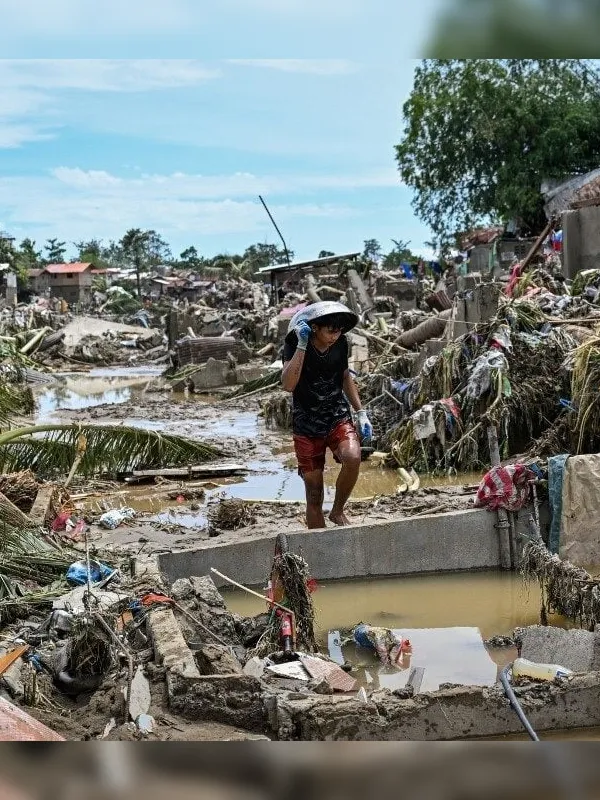 Tufão deixa mais de 140 mortos após passagem pelas Filipinas