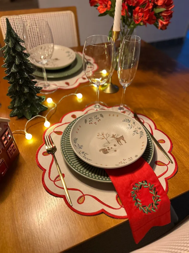 Mesa posta de Natal encanta convidados e torna os encontros ainda mais especiais