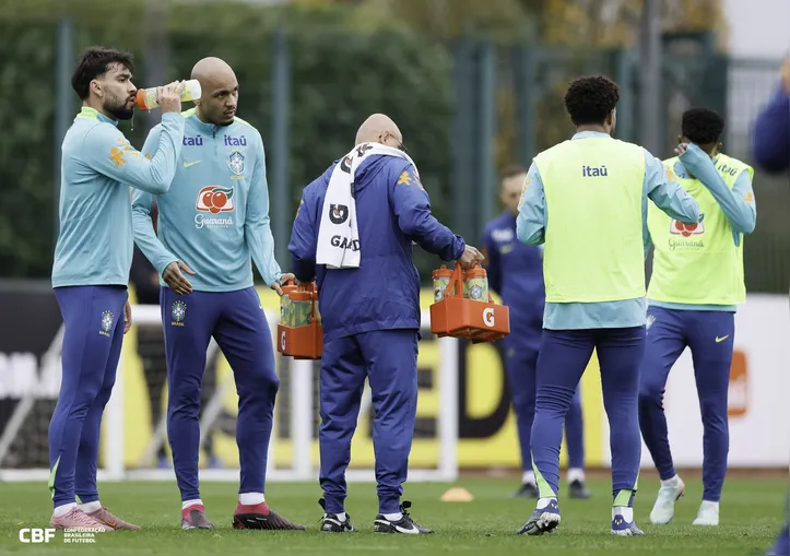 Seleção Brasileira durante treinamento em Londres