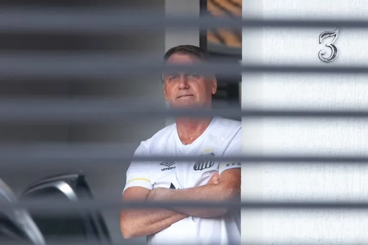 Ex-presidente Bolsonaro cumpre pena por “tentativa de golpe”