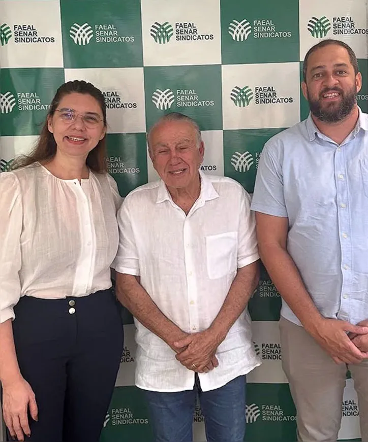 Imagem ilustrativa da imagem Álvaro Almeida, Jó Pereira e o chef Antônio Mendes nos arremates do Mesa ao Vivo